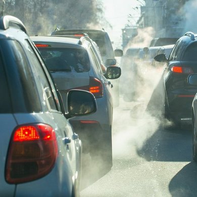 Luftverschmutzung durch Autoabgase