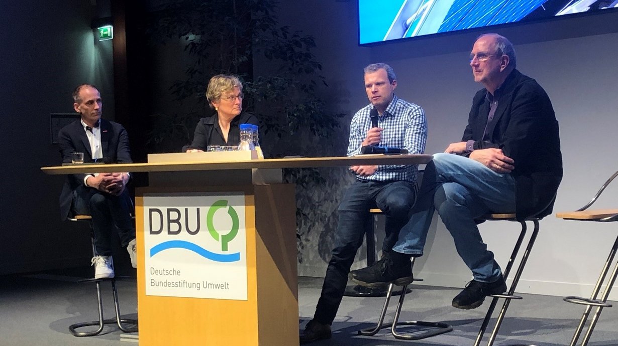 Von links: Diskussion zum Gelingen der Wärmewende in Osnabrück mit Kai Schaupmann, Claudia Leyers, Tobias Wilken, Prof. Dr. Markus Große-Ophoff.